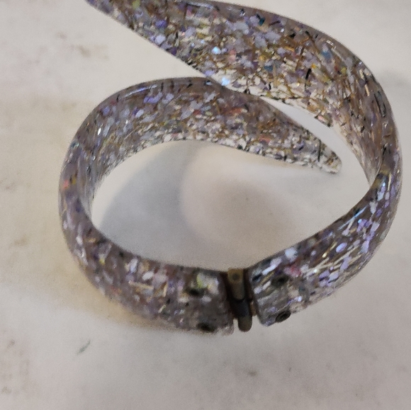 Vintage lucite confetti hinged cuff bracelet - Picture 9 of 14